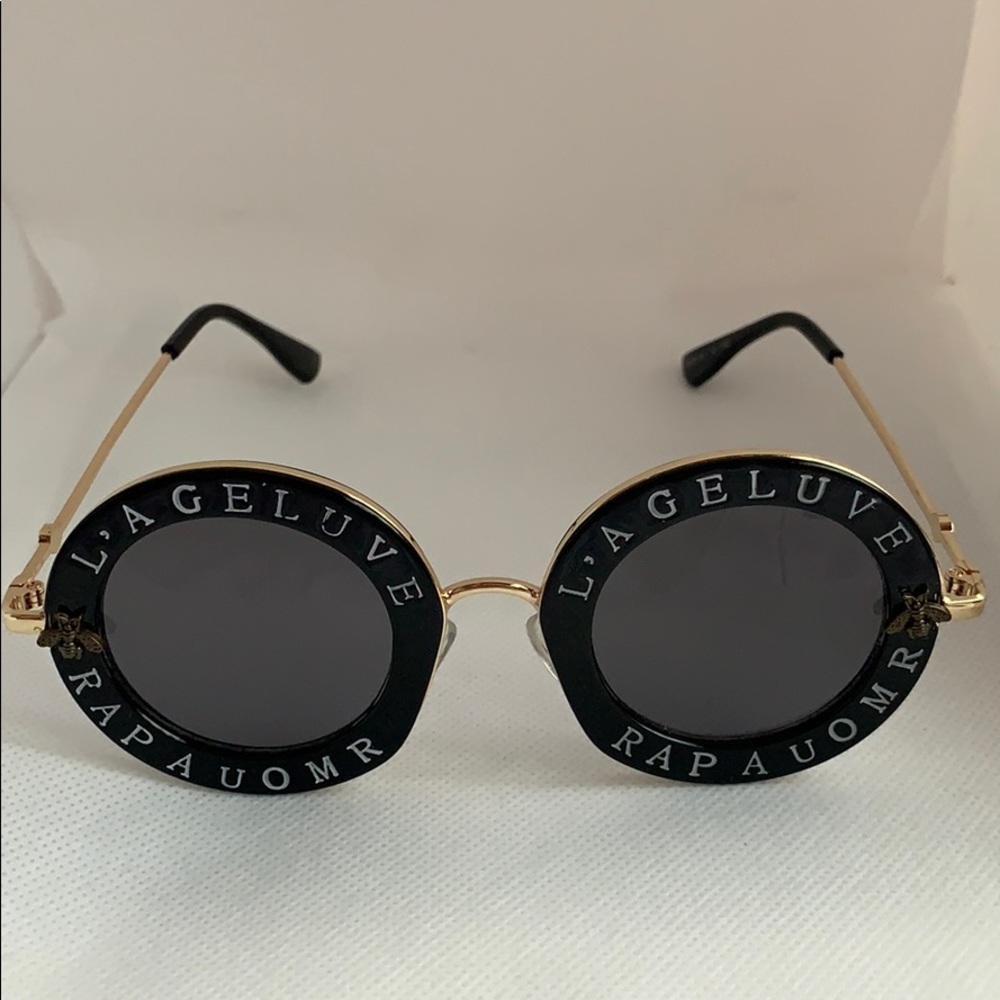 Round shaped sunglasses